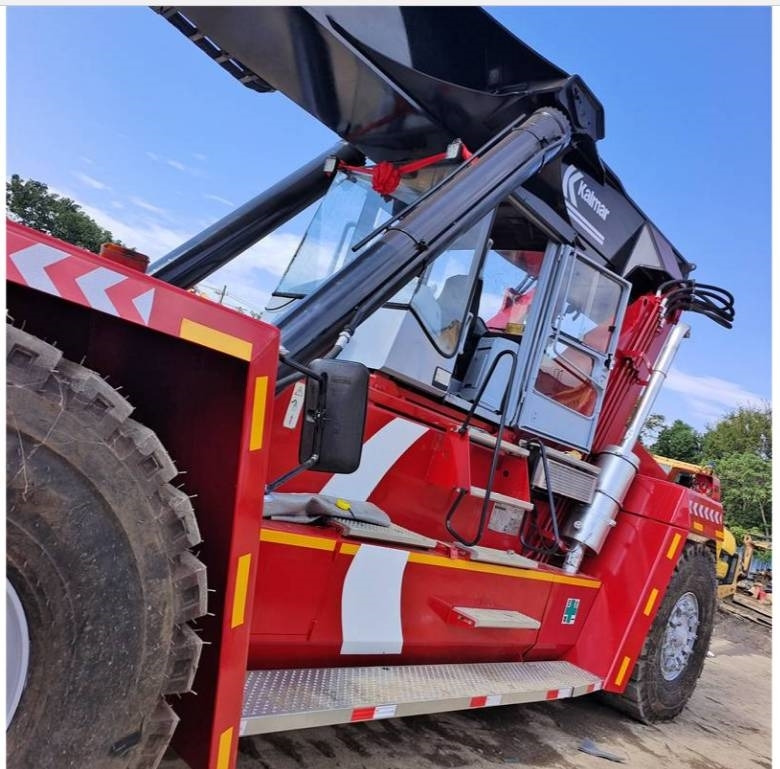 Kalmar DRF 450 - Reach stacker: photos 5 Kalmar DRF 450 - Reach stacker: photos 5