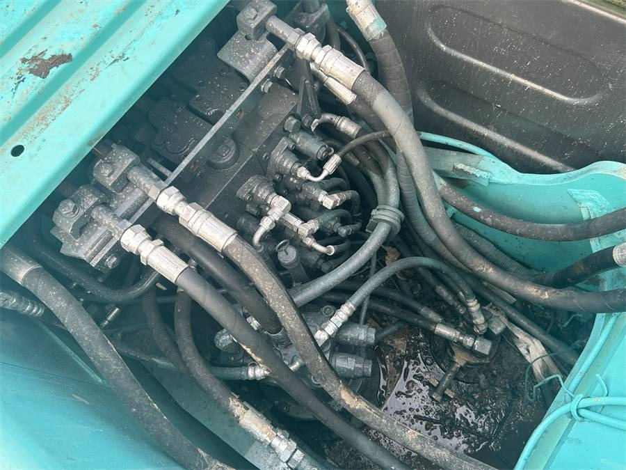 Kobelco SK 140 - Pelle sur chenille: photos 3 Kobelco SK 140 - Pelle sur chenille: photos 3