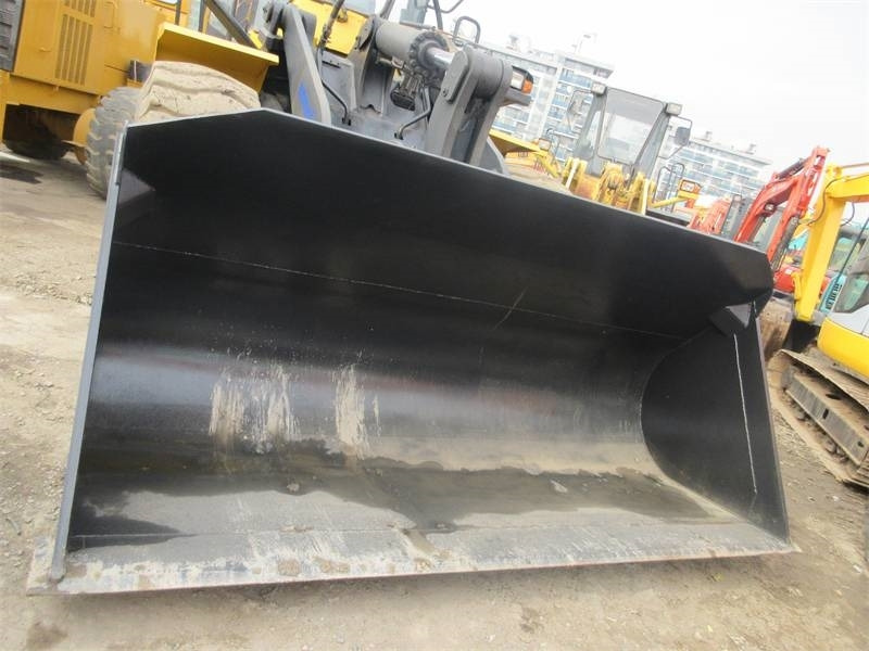 Komatsu WA 380 - Chargeuse sur pneus: photos 5 Komatsu WA 380 - Chargeuse sur pneus: photos 5