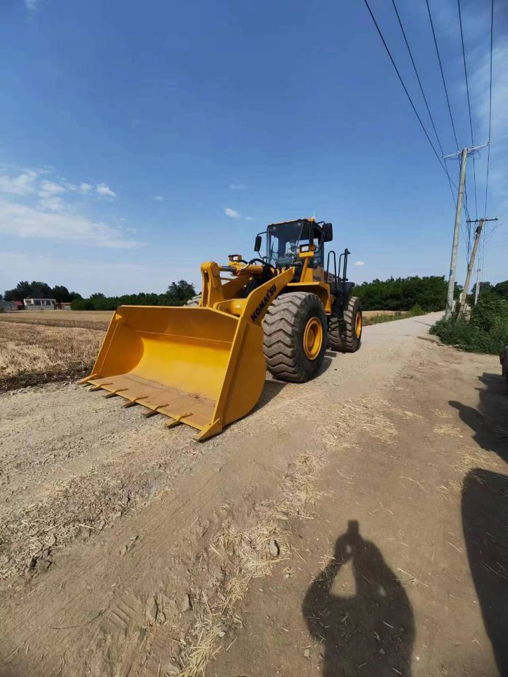 Komatsu WA 470-3 - Chargeuse sur pneus: photos 3 Komatsu WA 470-3 - Chargeuse sur pneus: photos 3