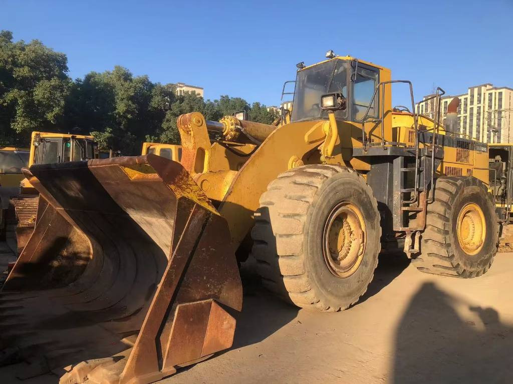 Komatsu WA 600-3 - Chargeuse sur pneus: photos 2 Komatsu WA 600-3 - Chargeuse sur pneus: photos 2