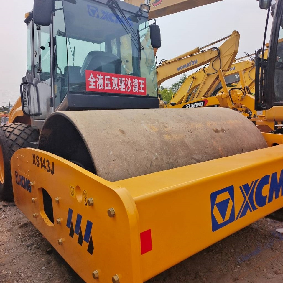 XCMG XS 143 J - Compacteur à pieds de mouton/ Monocylindre: photos 4 XCMG XS 143 J - Compacteur à pieds de mouton/ Monocylindre: photos 4