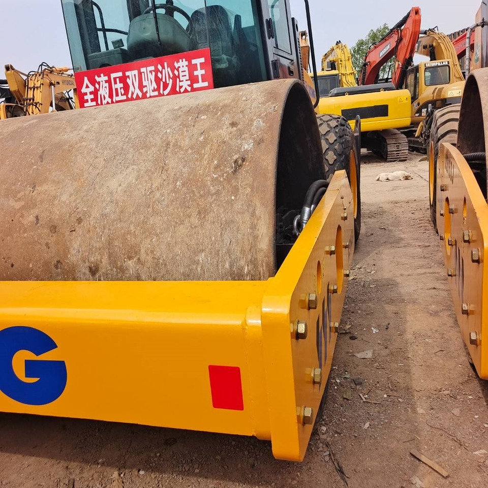 XCMG XS 143J - Compacteur à pieds de mouton/ Monocylindre: photos 4 XCMG XS 143J - Compacteur à pieds de mouton/ Monocylindre: photos 4