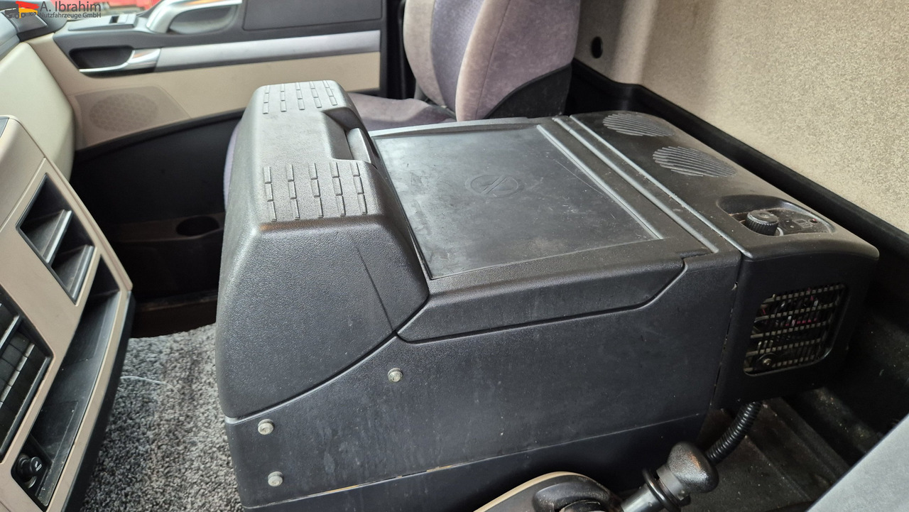 MAN 8.250 7,30 m Koffer, Navi, Topzustand - Fourgon grand volume: photos 4 MAN 8.250 7,30 m Koffer, Navi, Topzustand - Fourgon grand volume: photos 4