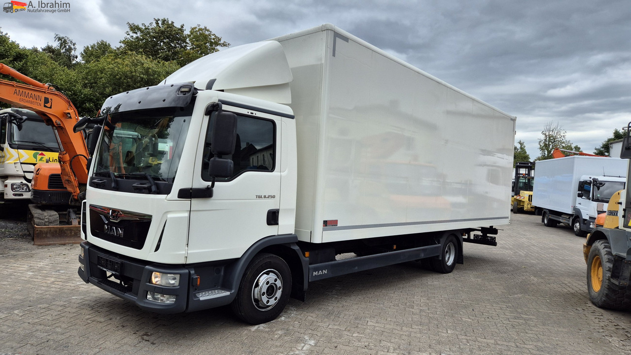 MAN 8.250 7,30 m Koffer, Navi, Topzustand - Fourgon grand volume: photos 1 MAN 8.250 7,30 m Koffer, Navi, Topzustand - Fourgon grand volume: photos 1