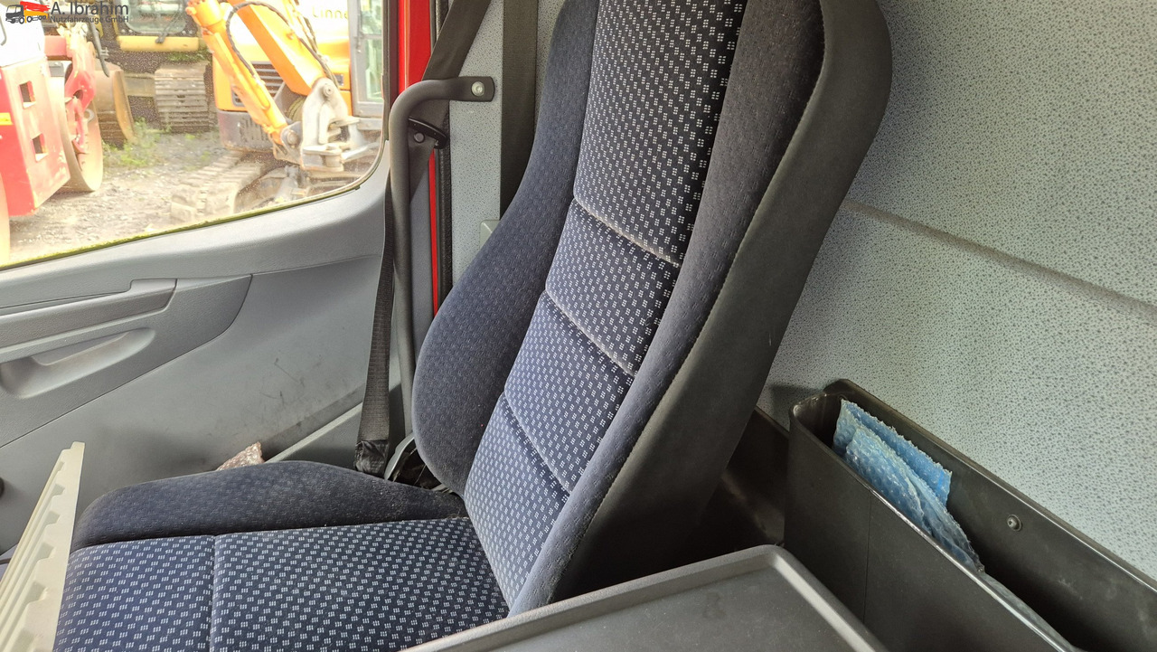 Mercedes-Benz 1222 Werkstattkoffer mit Regalsystem - Camion fourgon: photos 5 Mercedes-Benz 1222 Werkstattkoffer mit Regalsystem - Camion fourgon: photos 5
