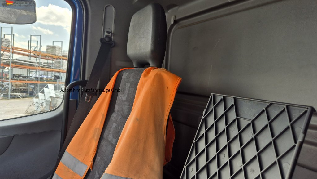 Mercedes-Benz 823 Jumbo LKW 7.30 m Länge x 3,10 m Innenhöhe, 56 cbm - Utilitaire rideaux coulissants (PLSC): photos 3 Mercedes-Benz 823 Jumbo LKW 7.30 m Länge x 3,10 m Innenhöhe, 56 cbm - Utilitaire rideaux coulissants (PLSC): photos 3
