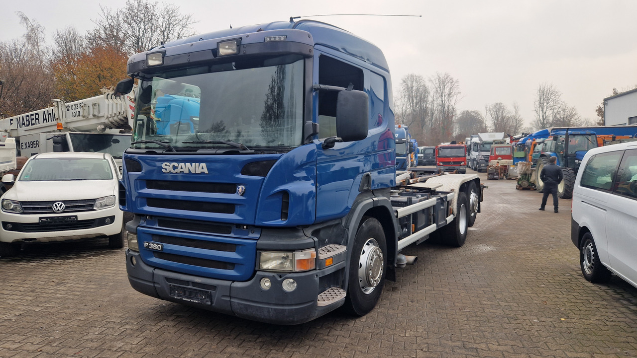 Scania P380 VDL Haken  Lenk-Liftachse - Camion ampliroll: photos 1 Scania P380 VDL Haken  Lenk-Liftachse - Camion ampliroll: photos 1