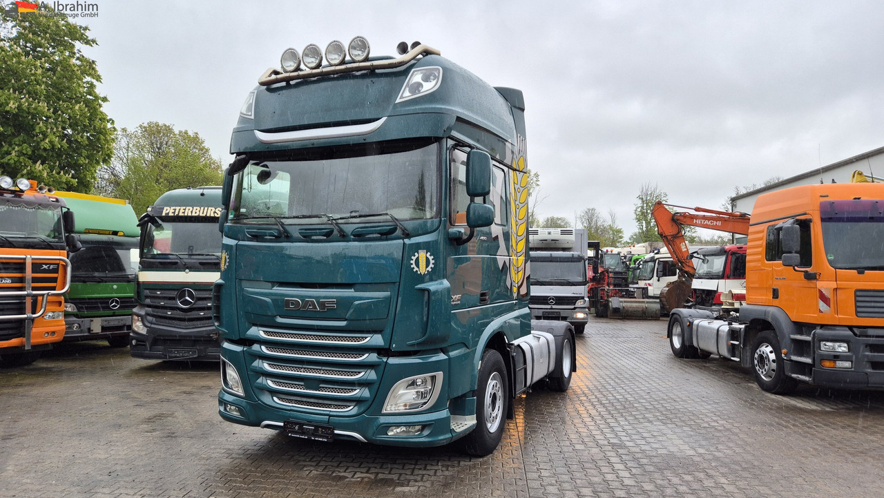 Daf XF460 FT Spoiler, Kipphydr., Retarder, Standklima deutsches Fahrzeug 1. Hand - Tracteur routier: photos 1 Daf XF460 FT Spoiler, Kipphydr., Retarder, Standklima deutsches Fahrzeug 1. Hand - Tracteur routier: photos 1