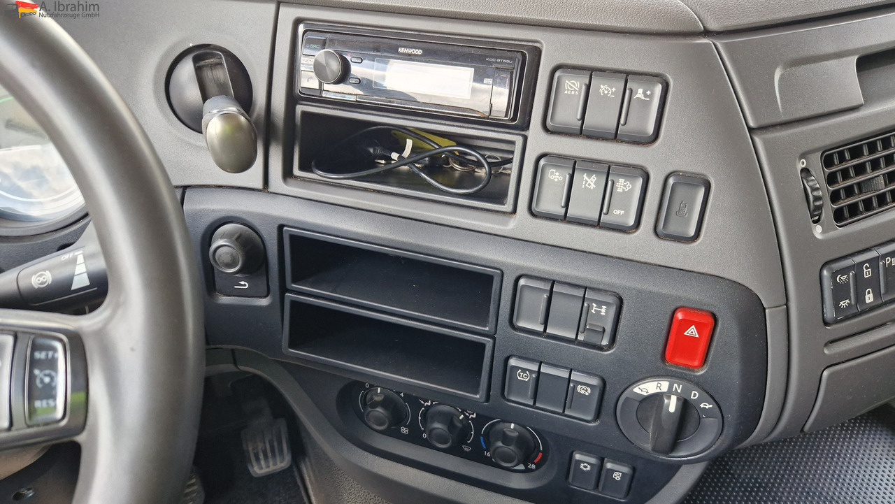 Daf XF460 Superspacecab, 2x Tank, Retarder - Tracteur routier: photos 3 Daf XF460 Superspacecab, 2x Tank, Retarder - Tracteur routier: photos 3