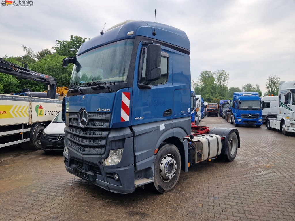 Mercedes-Benz DB 1842, Kipphydraulik deutsches Fahrzeug Retarder, Standklima - Tracteur routier: photos 1 Mercedes-Benz DB 1842, Kipphydraulik deutsches Fahrzeug Retarder, Standklima - Tracteur routier: photos 1