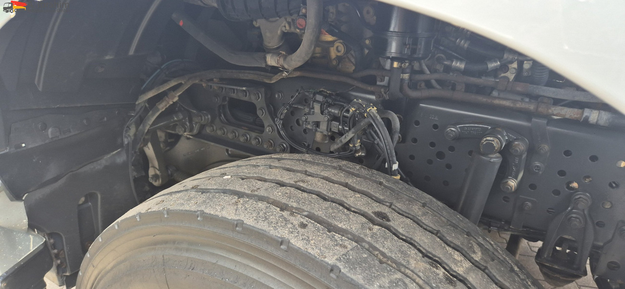 Mercedes-Benz DB 1842H 4x4 Hydrodrive Scheckheft bei Mercedes - Tracteur routier: photos 5 Mercedes-Benz DB 1842H 4x4 Hydrodrive Scheckheft bei Mercedes - Tracteur routier: photos 5