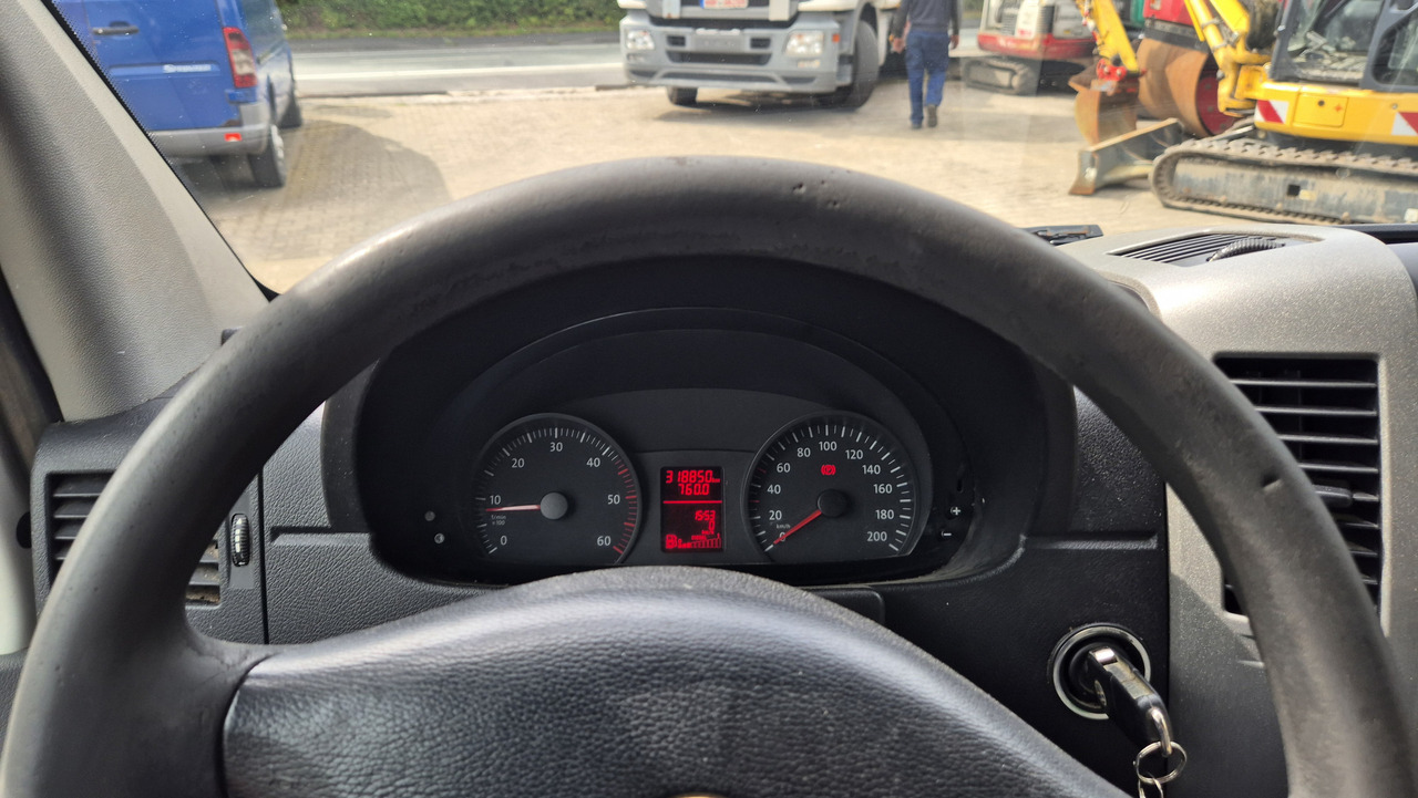 VW Crafter 2.5 Diesel Rost ja, technisch super, HU neu 01 2025 - Fourgon utilitaire: photos 3 VW Crafter 2.5 Diesel Rost ja, technisch super, HU neu 01 2025 - Fourgon utilitaire: photos 3