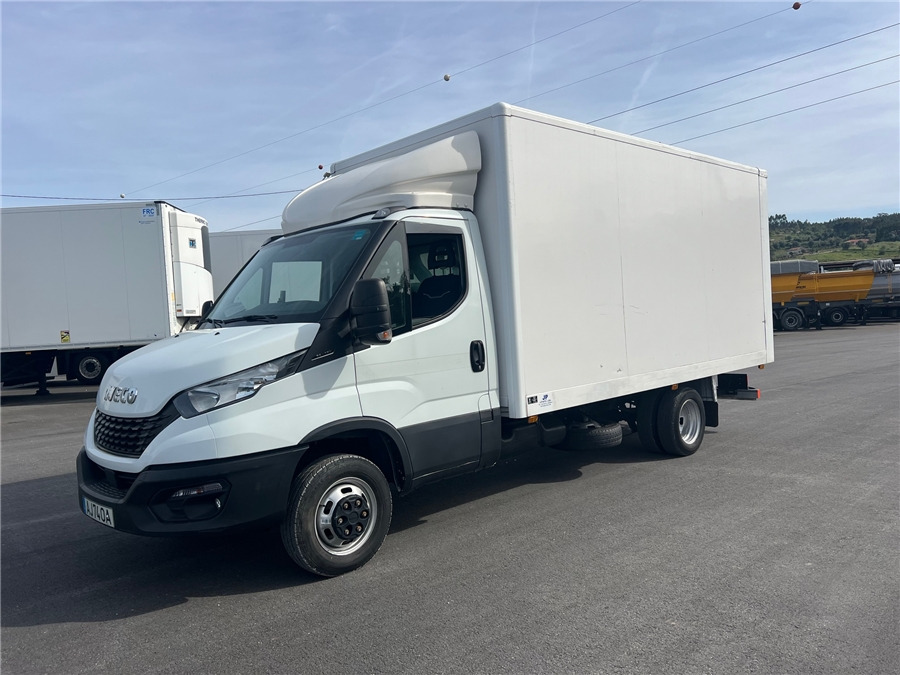 Fourgon grand volume Iveco 35C16: photos 1