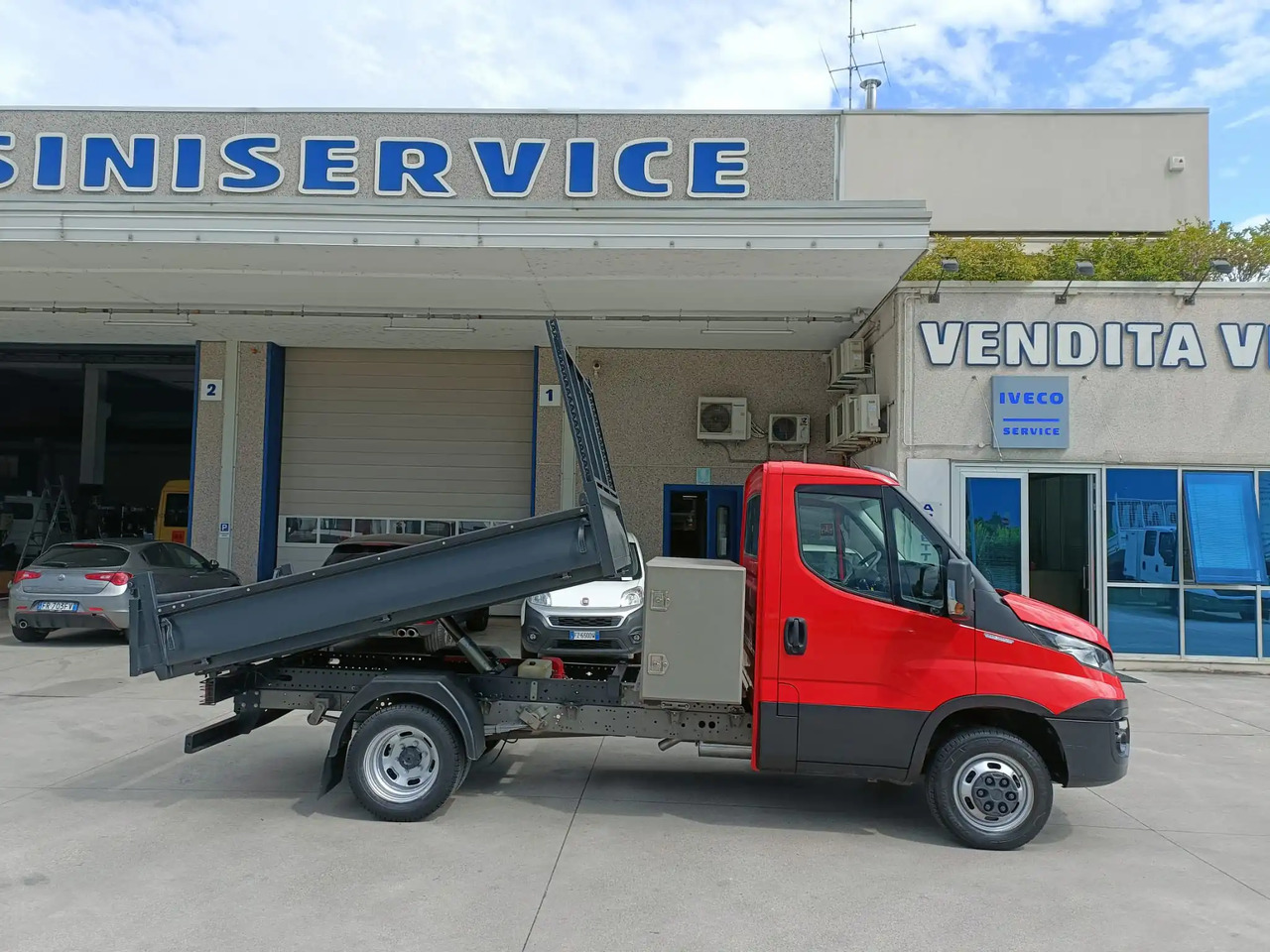 IVECO DAILY 35C12 RIBALTABILE - Utilitaire benne: photos 3 IVECO DAILY 35C12 RIBALTABILE - Utilitaire benne: photos 3