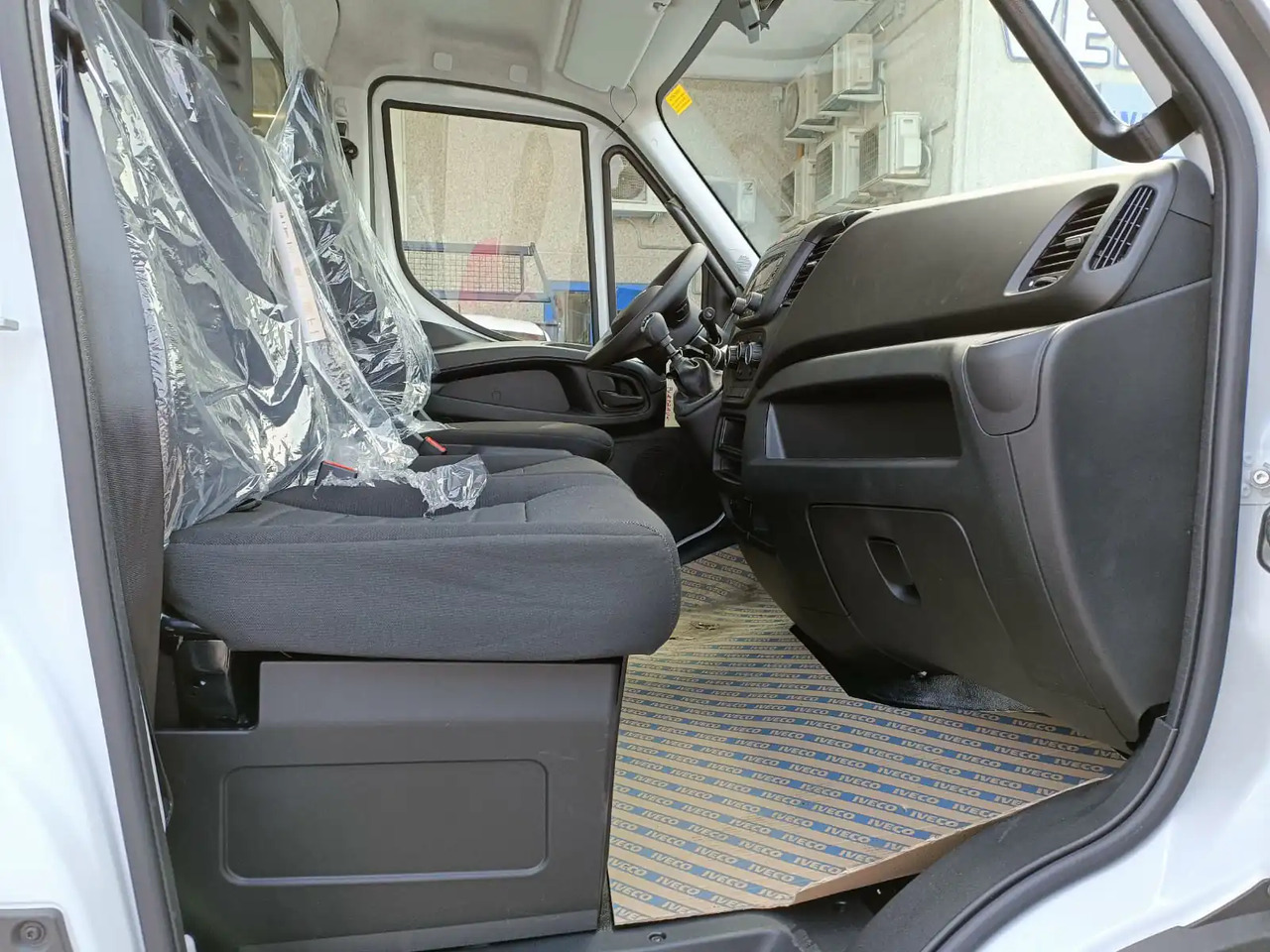 IVECO DAILY 35C16 3000 cc KM 0 — crédit-bail IVECO DAILY 35C16 3000 cc KM 0: photos 9