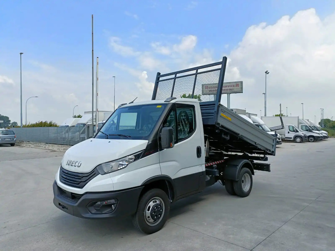 IVECO DAILY 35C16 3000 cc KM 0 - Utilitaire benne: photos 2 IVECO DAILY 35C16 3000 cc KM 0 - Utilitaire benne: photos 2
