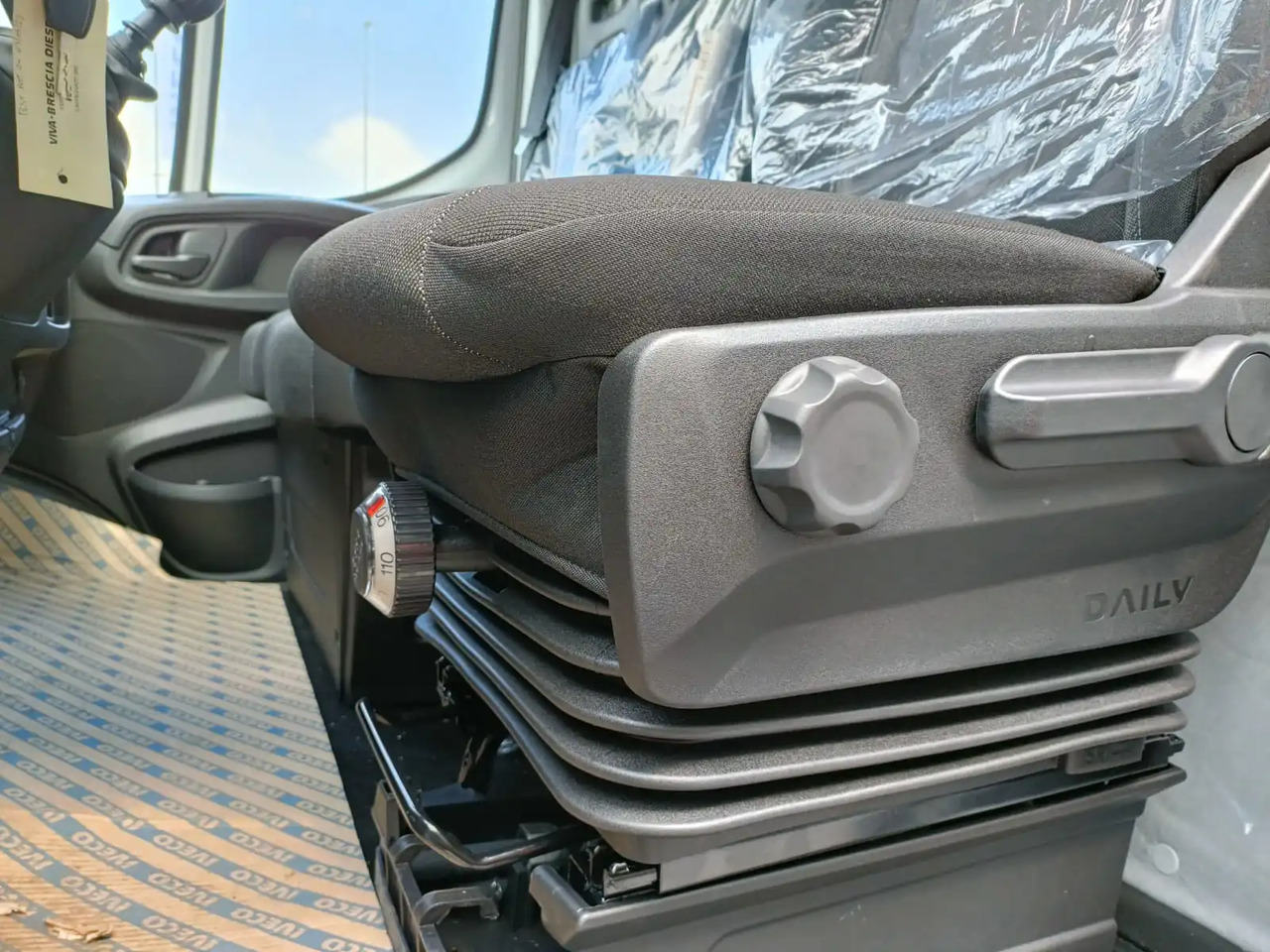 IVECO DAILY 35C16 3000 cc KM 0 — crédit-bail IVECO DAILY 35C16 3000 cc KM 0: photos 15