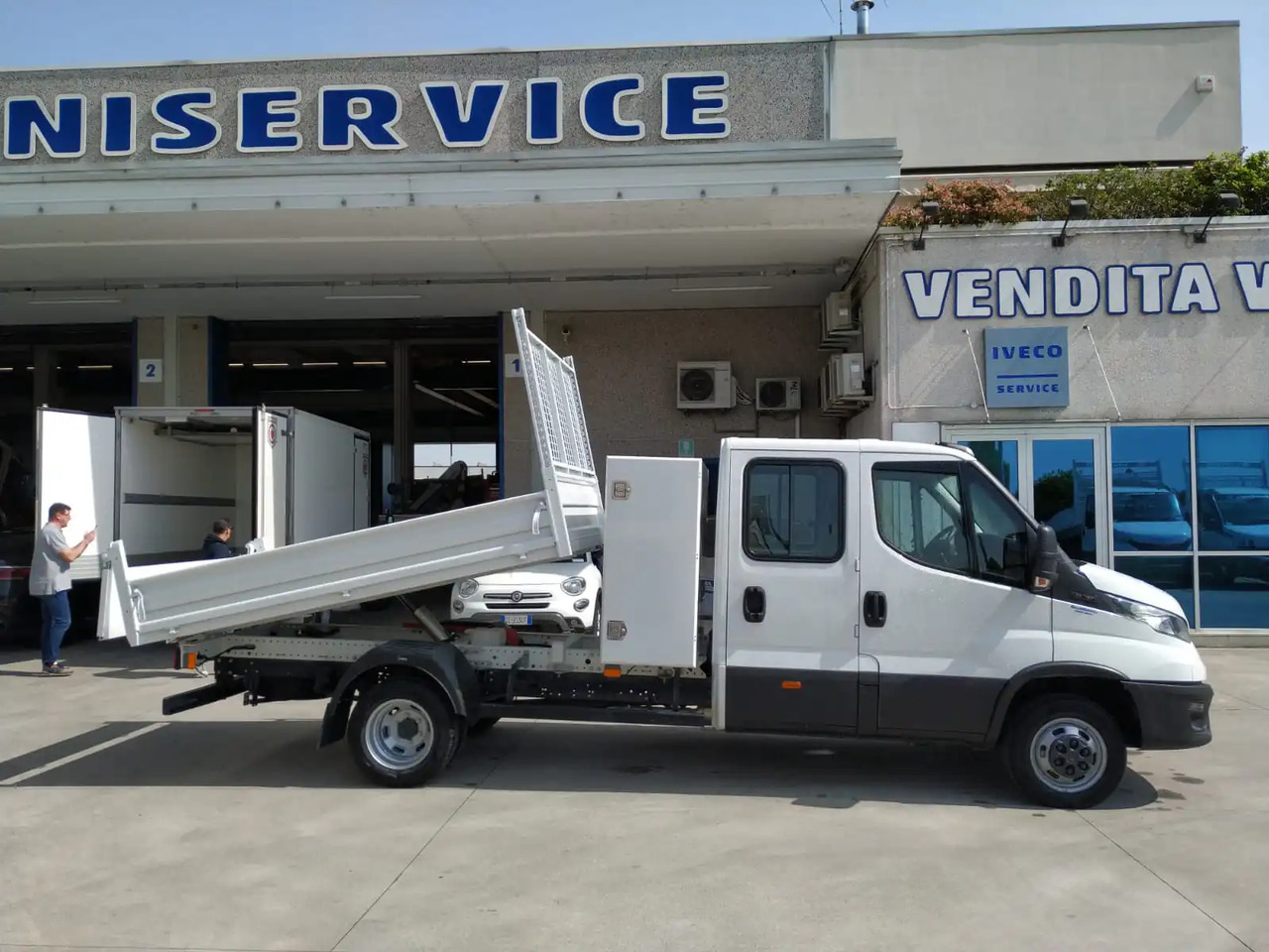 IVECO DAILY 35C16 6 POSTI 3000 CC - Utilitaire benne: photos 2 IVECO DAILY 35C16 6 POSTI 3000 CC - Utilitaire benne: photos 2