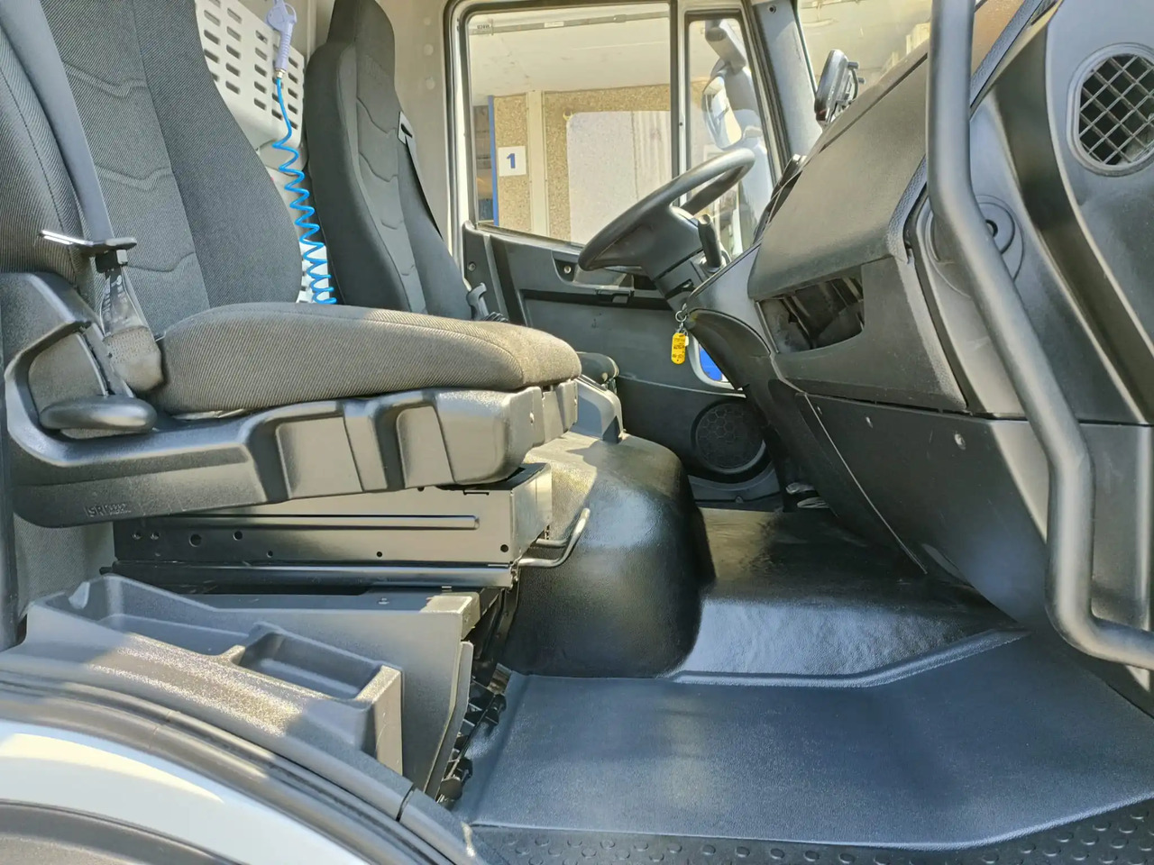 IVECO EUROCARGO 120E19P - Châssis cabine: photos 2 IVECO EUROCARGO 120E19P - Châssis cabine: photos 2