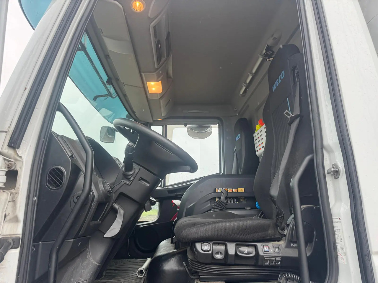 IVECO EUROCARGO 180E32P - Camion à rideaux coulissants: photos 3 IVECO EUROCARGO 180E32P - Camion à rideaux coulissants: photos 3