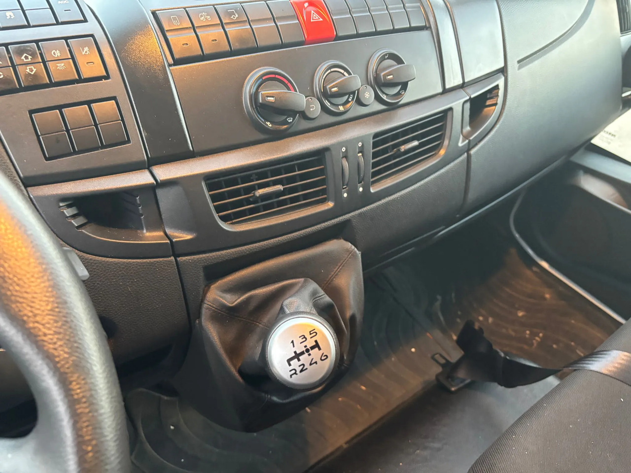 IVECO EUROCARGO 75E19P - Camion fourgon: photos 4 IVECO EUROCARGO 75E19P - Camion fourgon: photos 4