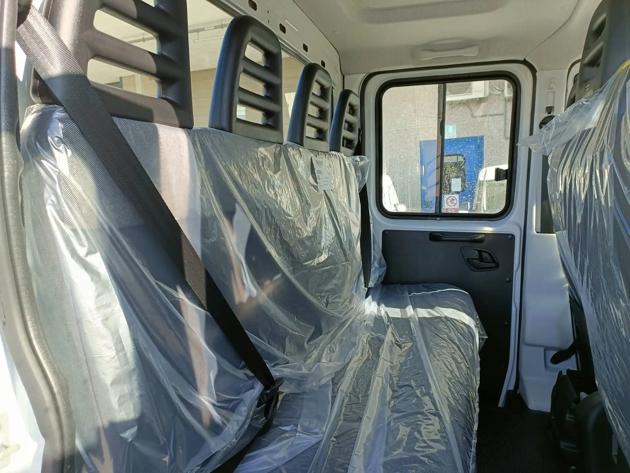 Véhicule utilitaire IVECO DAILY 35C16 DOPPIA CABINA 7 POSTI: photos 10