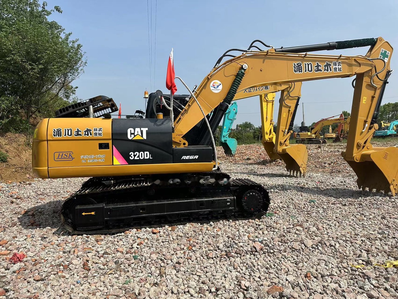 Caterpillar 320D2 - Pelle sur chenille: photos 2 Caterpillar 320D2 - Pelle sur chenille: photos 2