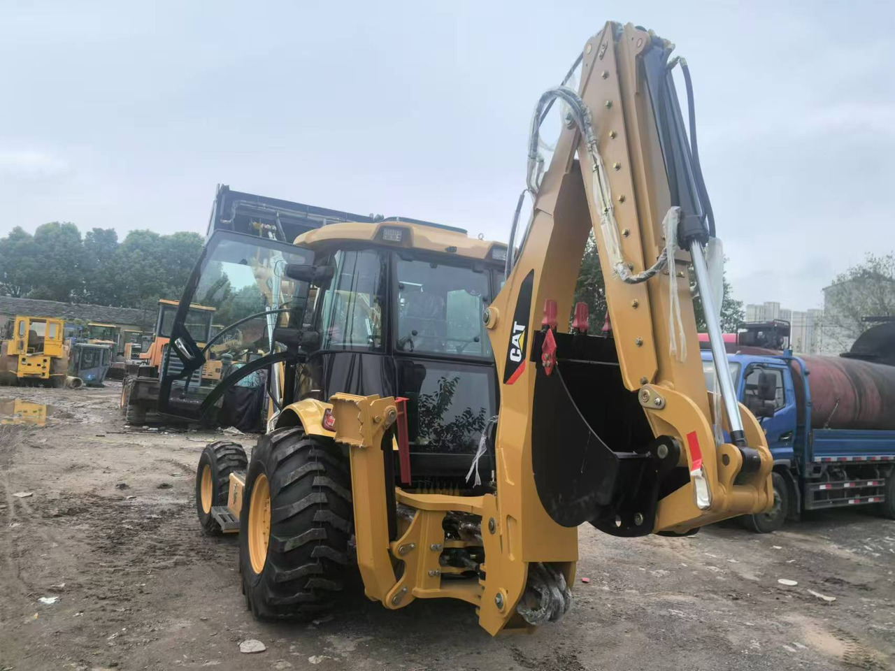 Caterpillar 420F - Tractopelle: photos 4 Caterpillar 420F - Tractopelle: photos 4