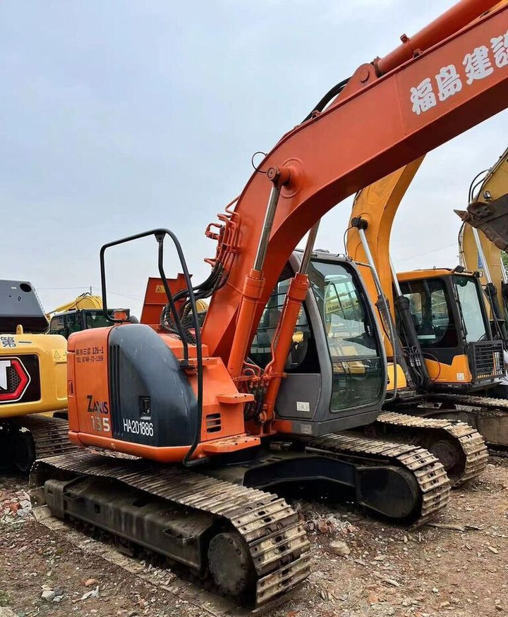 Hitachi ZX135 - Pelle sur chenille: photos 5 Hitachi ZX135 - Pelle sur chenille: photos 5