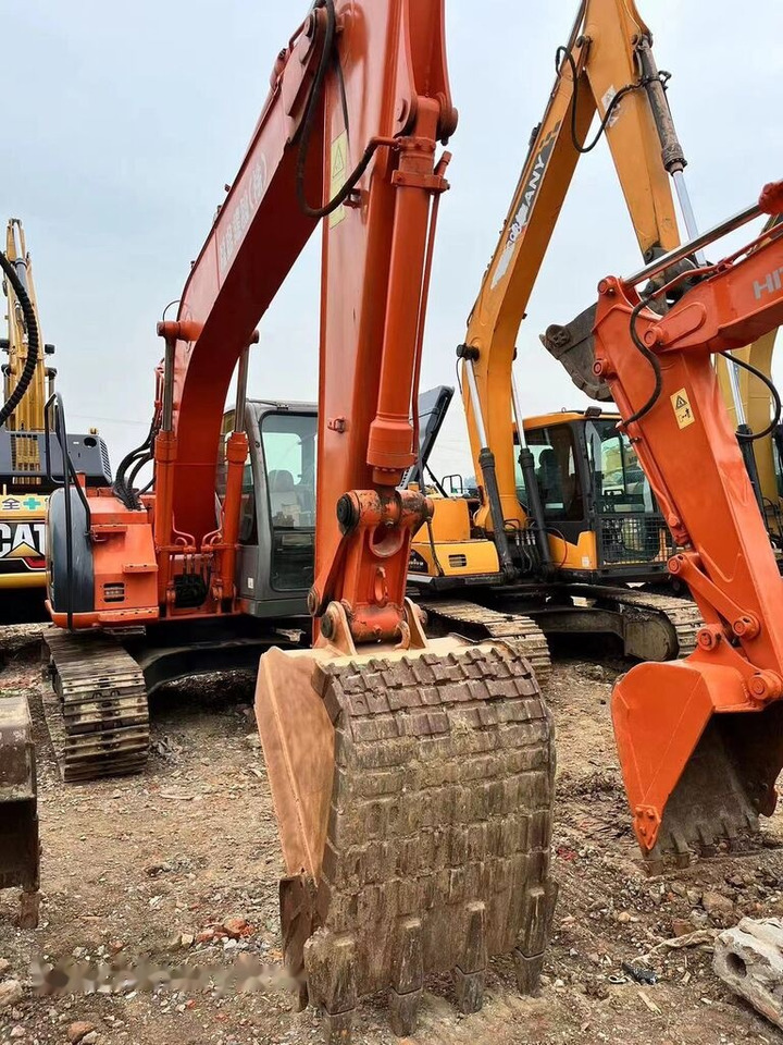 Hitachi ZX135 - Pelle sur chenille: photos 5 Hitachi ZX135 - Pelle sur chenille: photos 5
