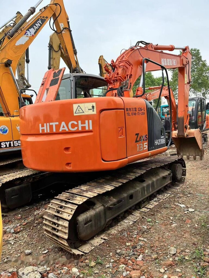 Hitachi ZX135 - Pelle sur chenille: photos 1 Hitachi ZX135 - Pelle sur chenille: photos 1