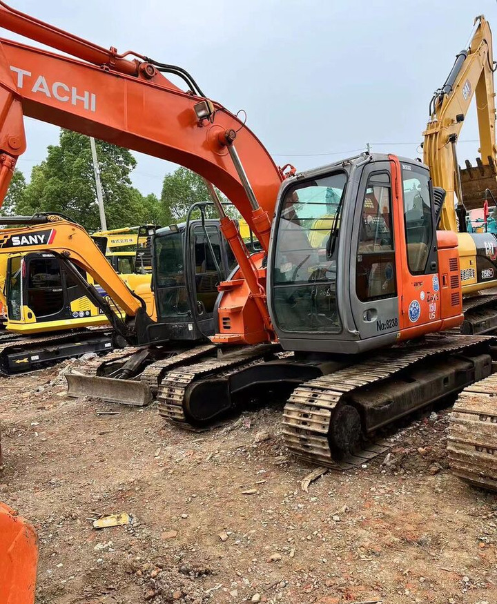 Hitachi ZX135 - Pelle sur chenille: photos 2 Hitachi ZX135 - Pelle sur chenille: photos 2