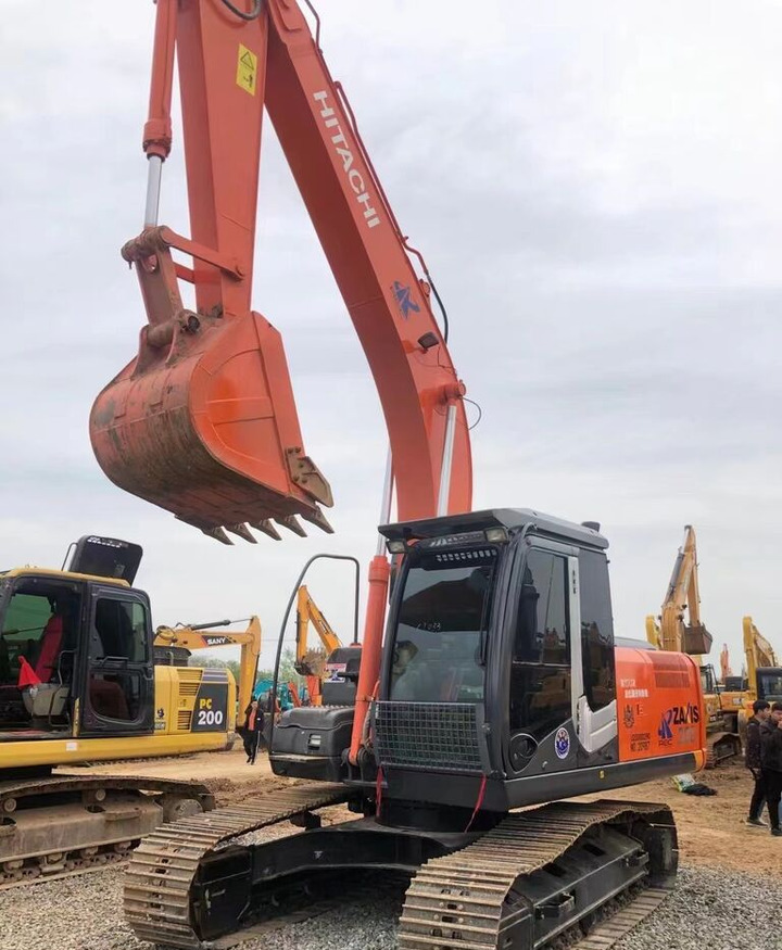 Hitachi ZX200-3 - Pelle sur chenille: photos 2 Hitachi ZX200-3 - Pelle sur chenille: photos 2