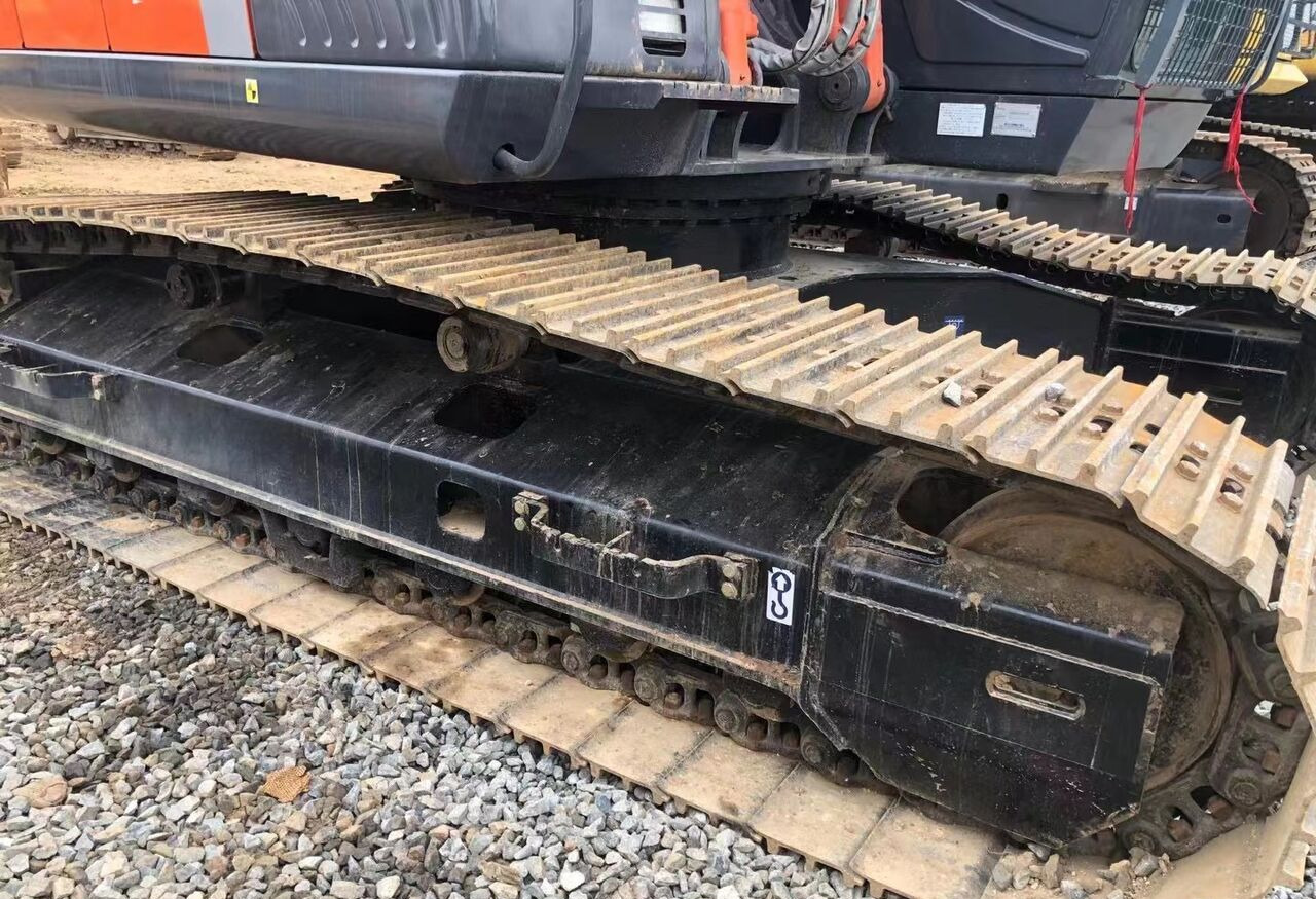Hitachi ZX200-3 - Pelle sur chenille: photos 4 Hitachi ZX200-3 - Pelle sur chenille: photos 4