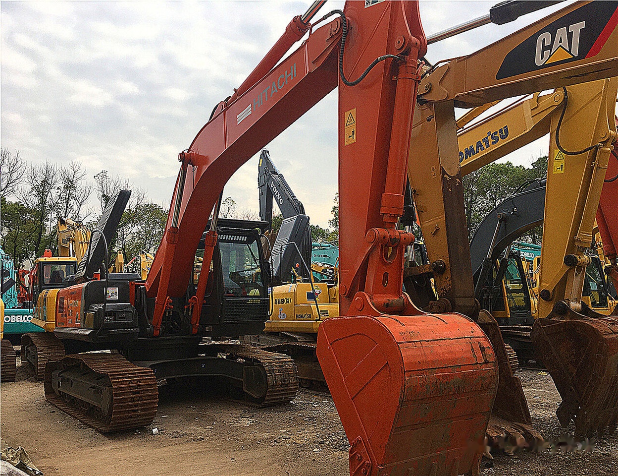Hitachi ZX240-3G - Pelle sur chenille: photos 5 Hitachi ZX240-3G - Pelle sur chenille: photos 5