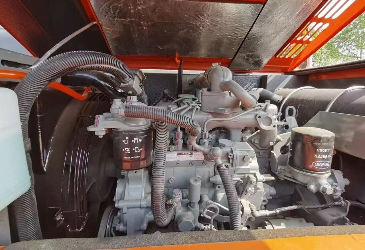 Hitachi ZX70 - Pelle sur chenille: photos 4 Hitachi ZX70 - Pelle sur chenille: photos 4