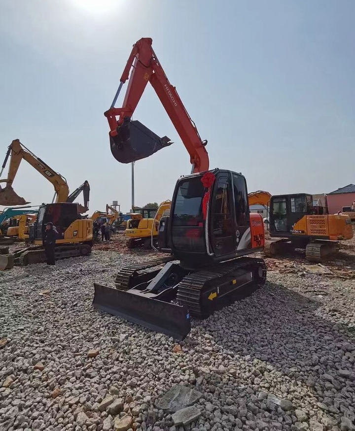 Hitachi ZX70 - Pelle sur chenille: photos 1 Hitachi ZX70 - Pelle sur chenille: photos 1