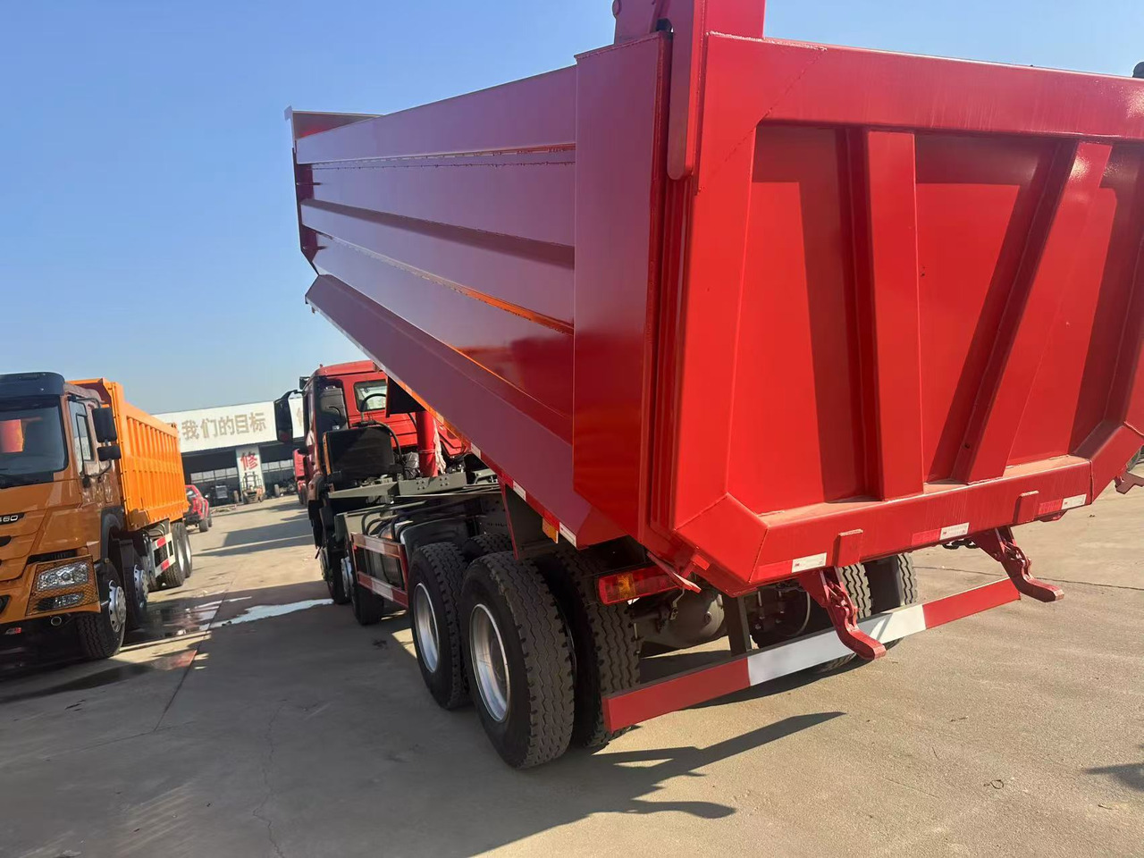 Howo HAOHAN DUMP TRUCK 8X4 - Camion benne: photos 4 Howo HAOHAN DUMP TRUCK 8X4 - Camion benne: photos 4