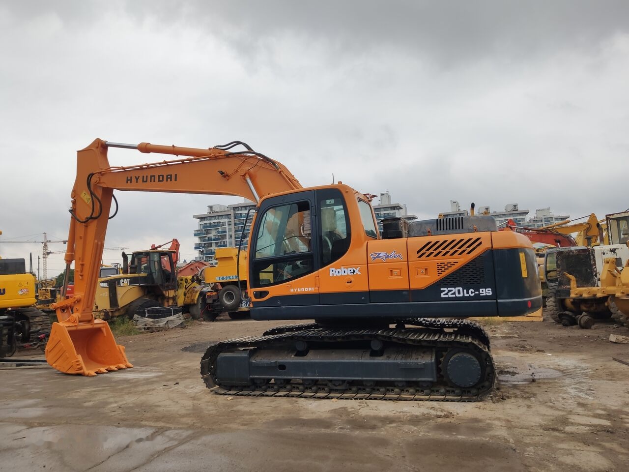 Hyundai R220LC-9s - Pelle sur chenille: photos 5 Hyundai R220LC-9s - Pelle sur chenille: photos 5