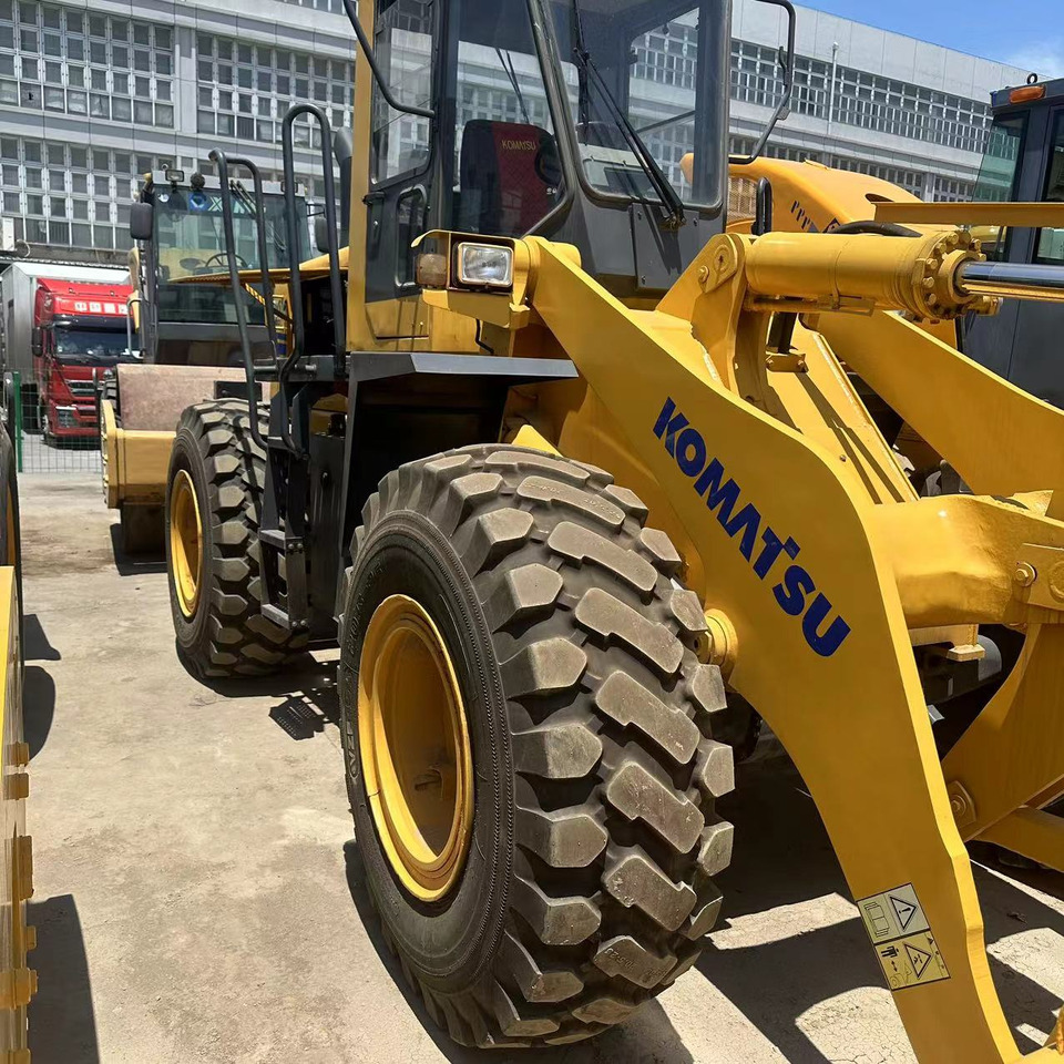 Komatsu WA320 - Chargeuse sur pneus: photos 2 Komatsu WA320 - Chargeuse sur pneus: photos 2