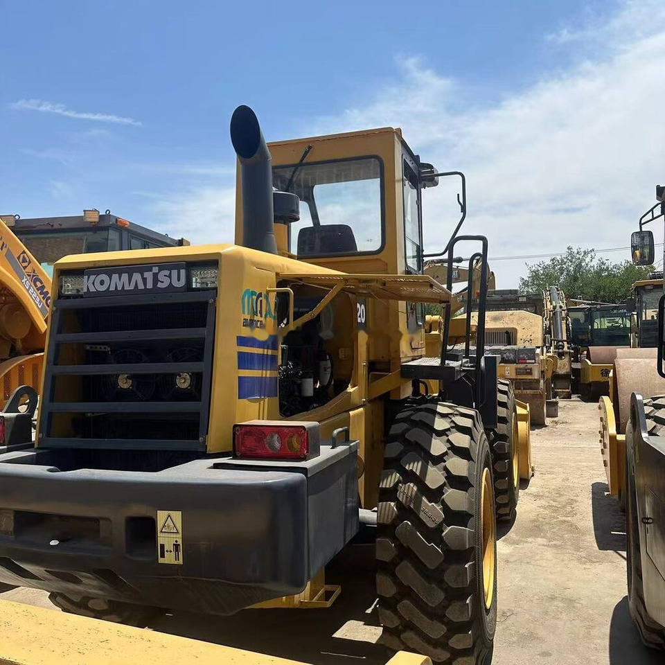 Komatsu WA320 - Chargeuse sur pneus: photos 2 Komatsu WA320 - Chargeuse sur pneus: photos 2