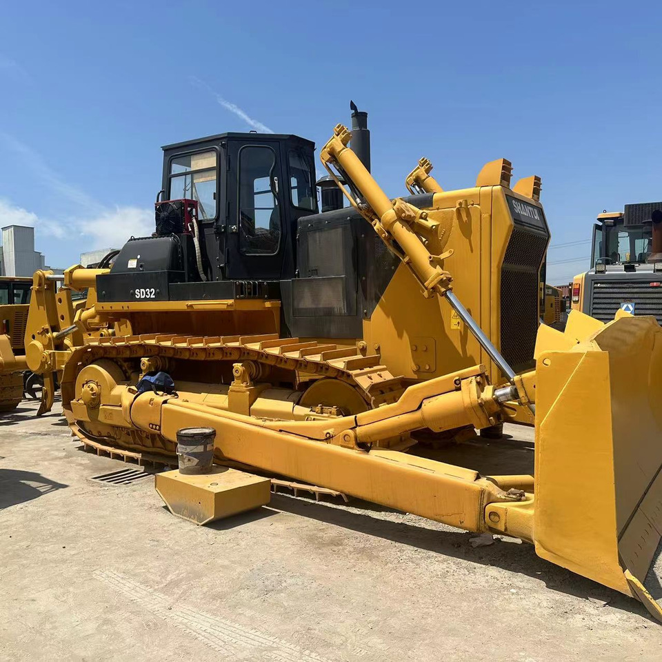 Shantui SD32 - Bulldozer: photos 1 Shantui SD32 - Bulldozer: photos 1