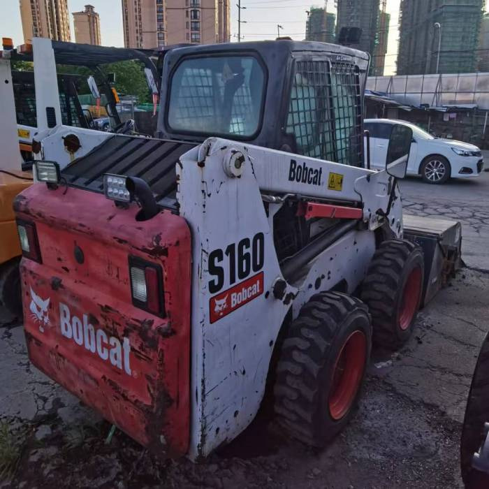 BOBCAT s160 - Mini chargeuse: photos 3 BOBCAT s160 - Mini chargeuse: photos 3