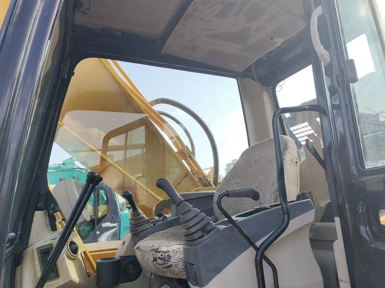 CATERPILLAR 325C - Pelle sur chenille: photos 5 CATERPILLAR 325C - Pelle sur chenille: photos 5