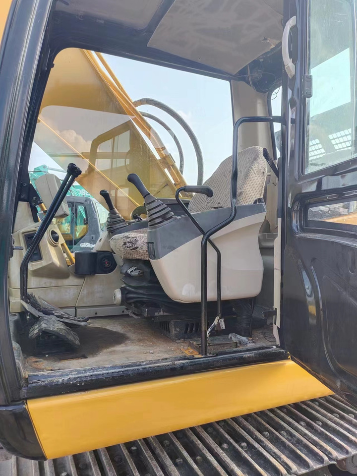 CATERPILLAR 325C - Pelle sur chenille: photos 4 CATERPILLAR 325C - Pelle sur chenille: photos 4