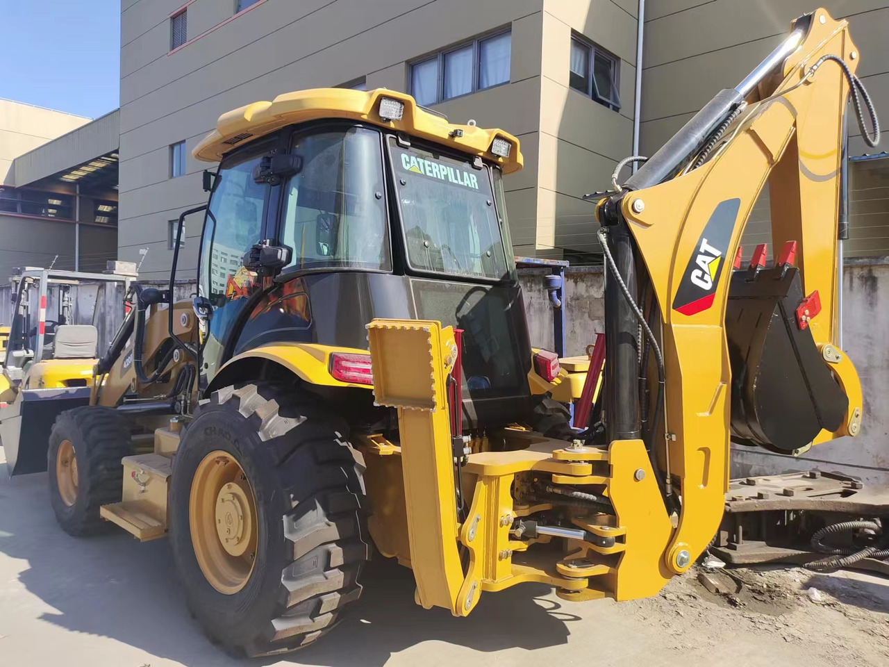 CATERPILLAR 420F - Tractopelle: photos 5 CATERPILLAR 420F - Tractopelle: photos 5