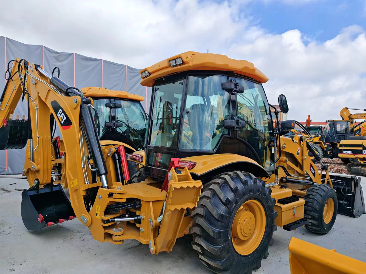 CATERPILLAR 420F - Tractopelle: photos 2 CATERPILLAR 420F - Tractopelle: photos 2