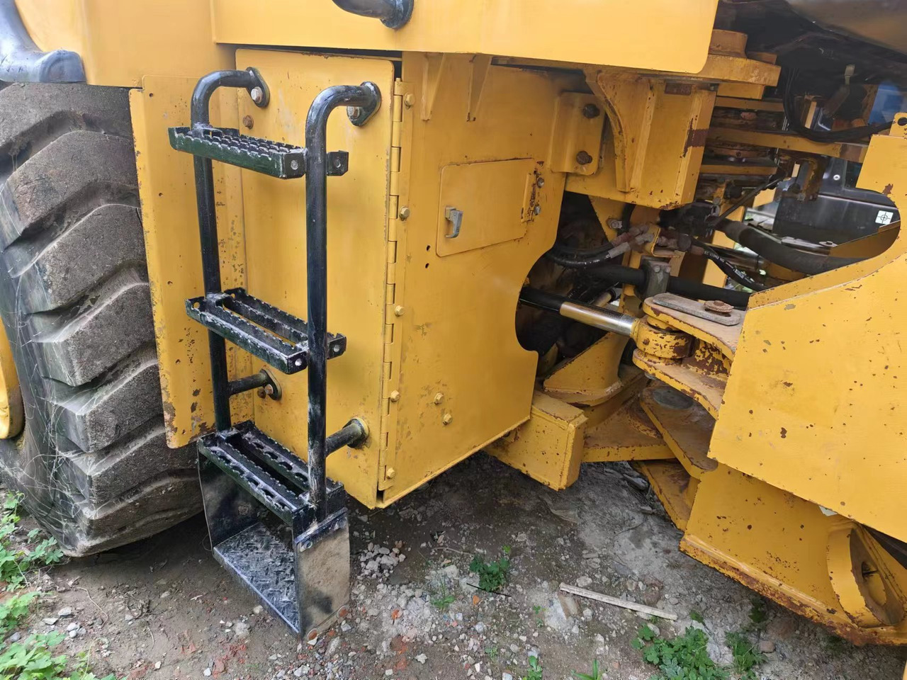 CATERPILLAR 966H - Chargeuse sur pneus: photos 5 CATERPILLAR 966H - Chargeuse sur pneus: photos 5