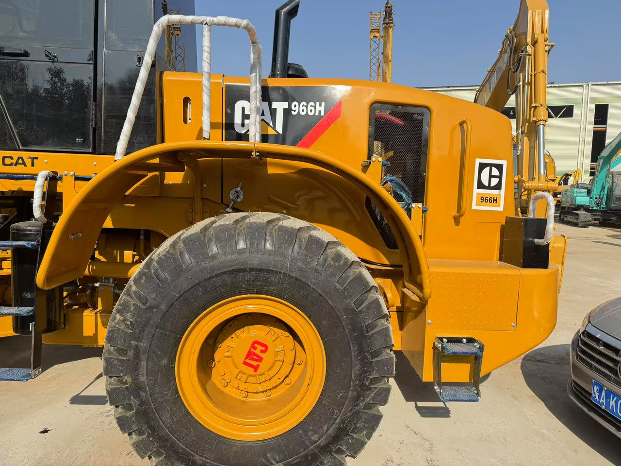 CATERPILLAR 966H - Chargeuse sur pneus: photos 4 CATERPILLAR 966H - Chargeuse sur pneus: photos 4